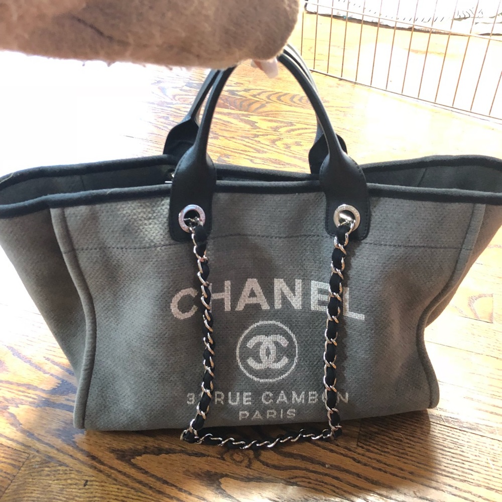 SOLD ❤️ Authentic Chanel Grey Large Deauville